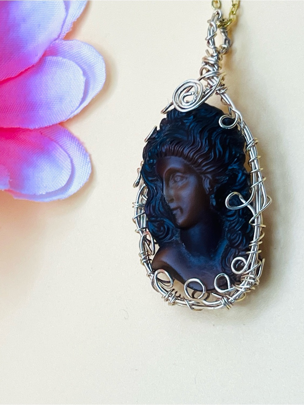 Gold plated wire and Brown Cameo Pendant/Necklace